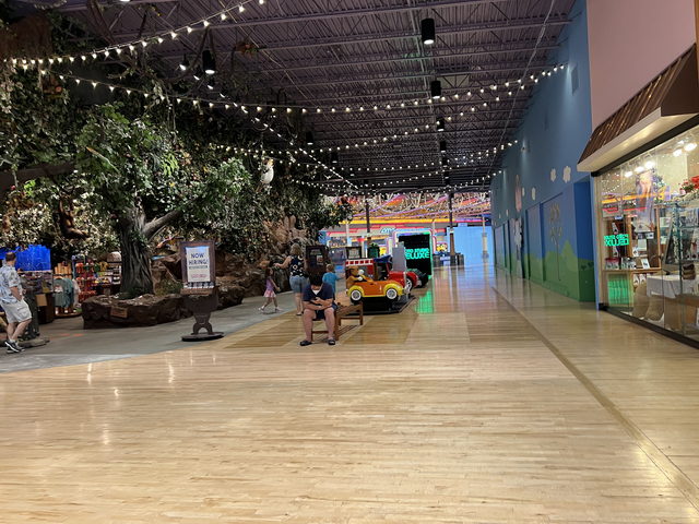 Great Lakes Crossing Outlets - Aug 7 2022 Photo (newer photo)